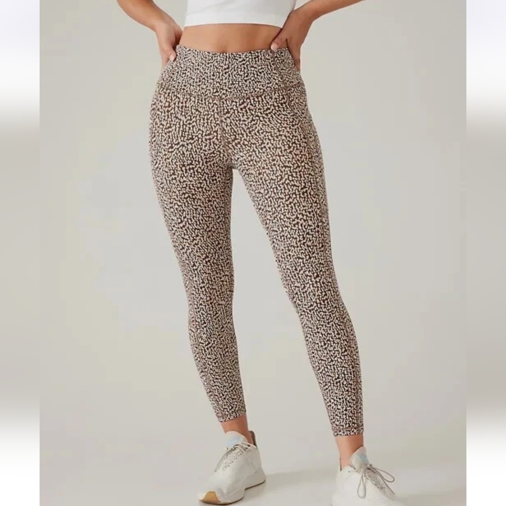 Athleta Womens L Ultimate Stash Textured 7/8 Tight Leggings in Camilla Brown